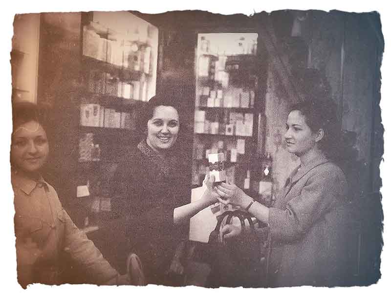 Profumeria Lembo in via Ottaviano a Roma nel 1962 Profumeria Lembo in via Ottaviano a Roma nel 1962
