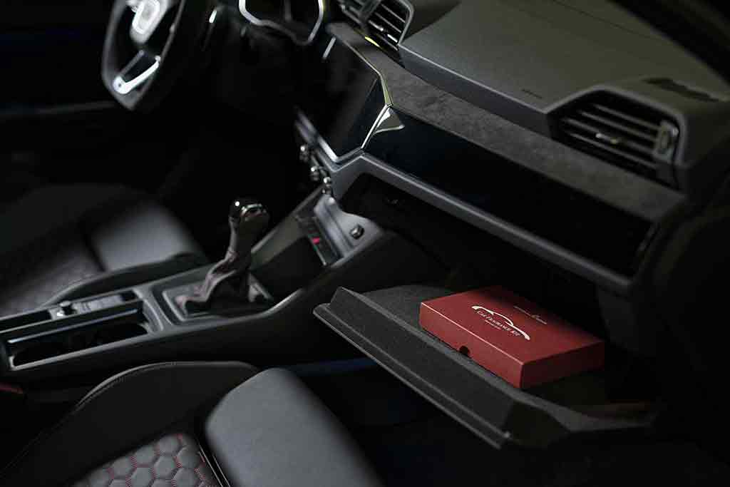 Car Fragrance Kit nel cruscotto Car Fragrance Kit nel cruscotto